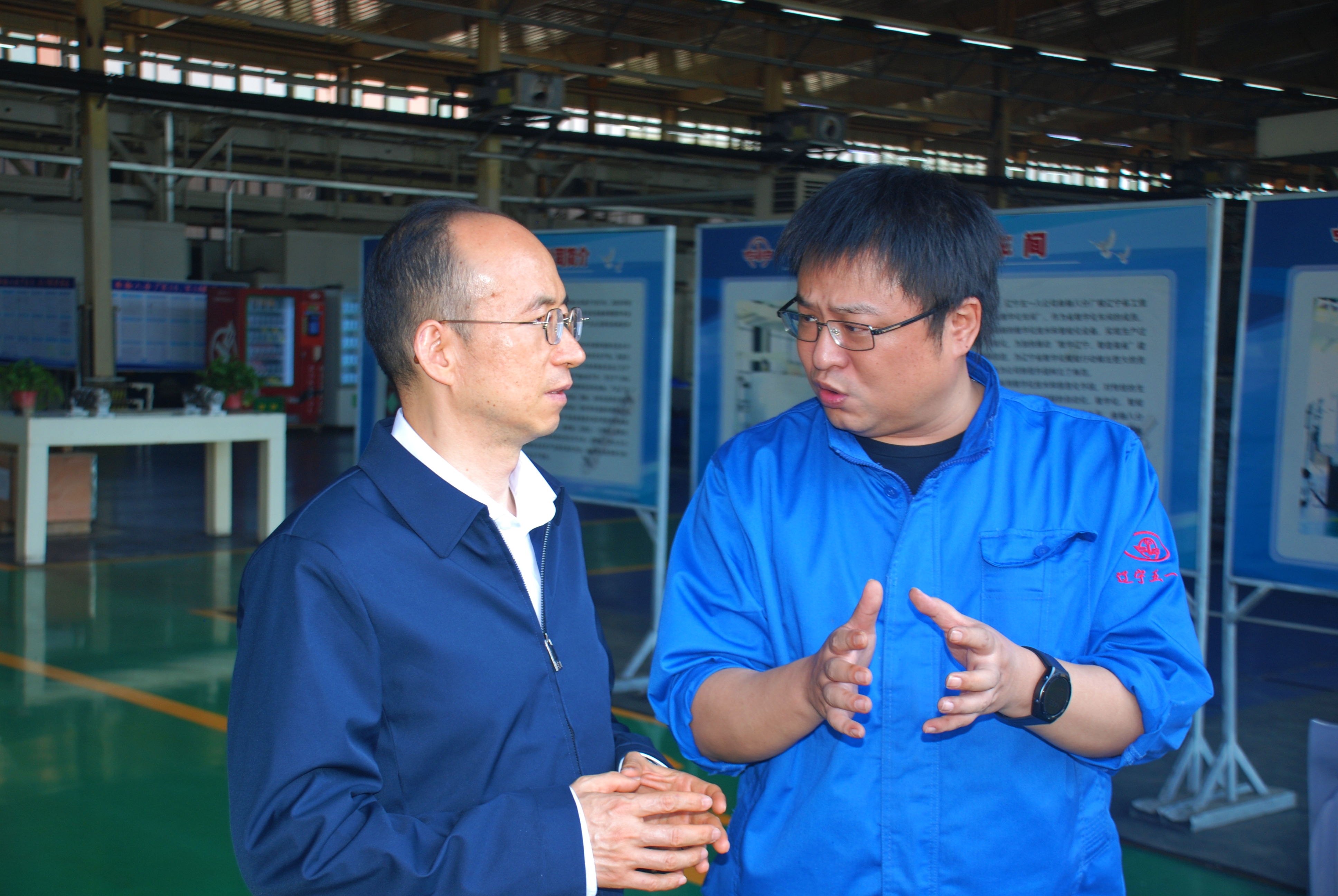省財(cái)政廳副廳長(zhǎng)沈衛(wèi)裕蒞臨我司調(diào)研大型鐓鍛曲軸生產(chǎn)線(xiàn)建設(shè)項(xiàng)目
